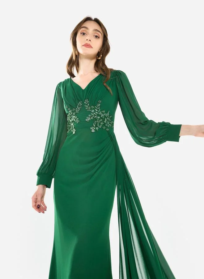 هاوس اوف مودا فستان طويل مزين بأكمام كيب منسدلة